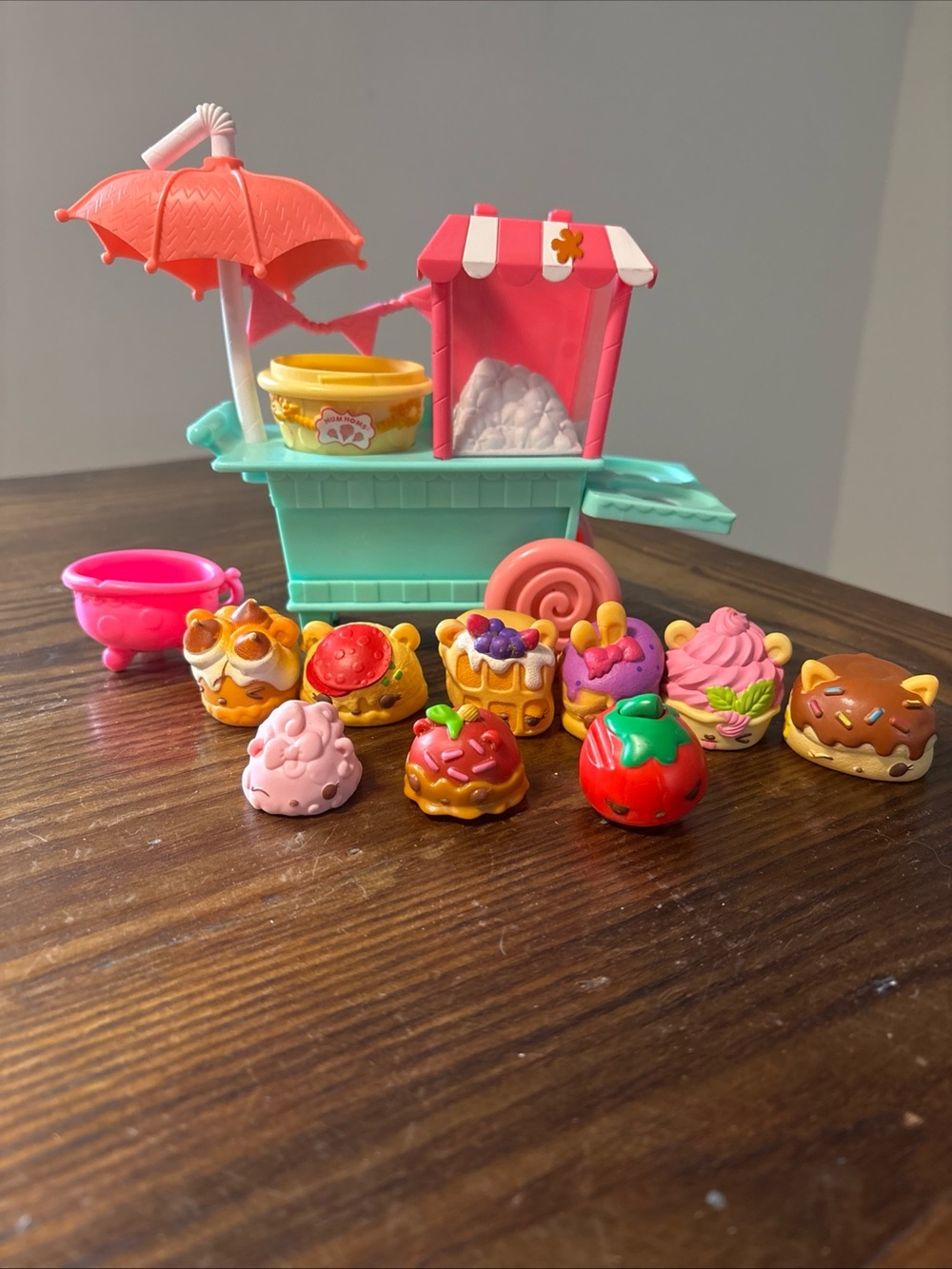 Num Noms Lot Dessert Figures Snack Cart Accessories Vibrating Nom MGA